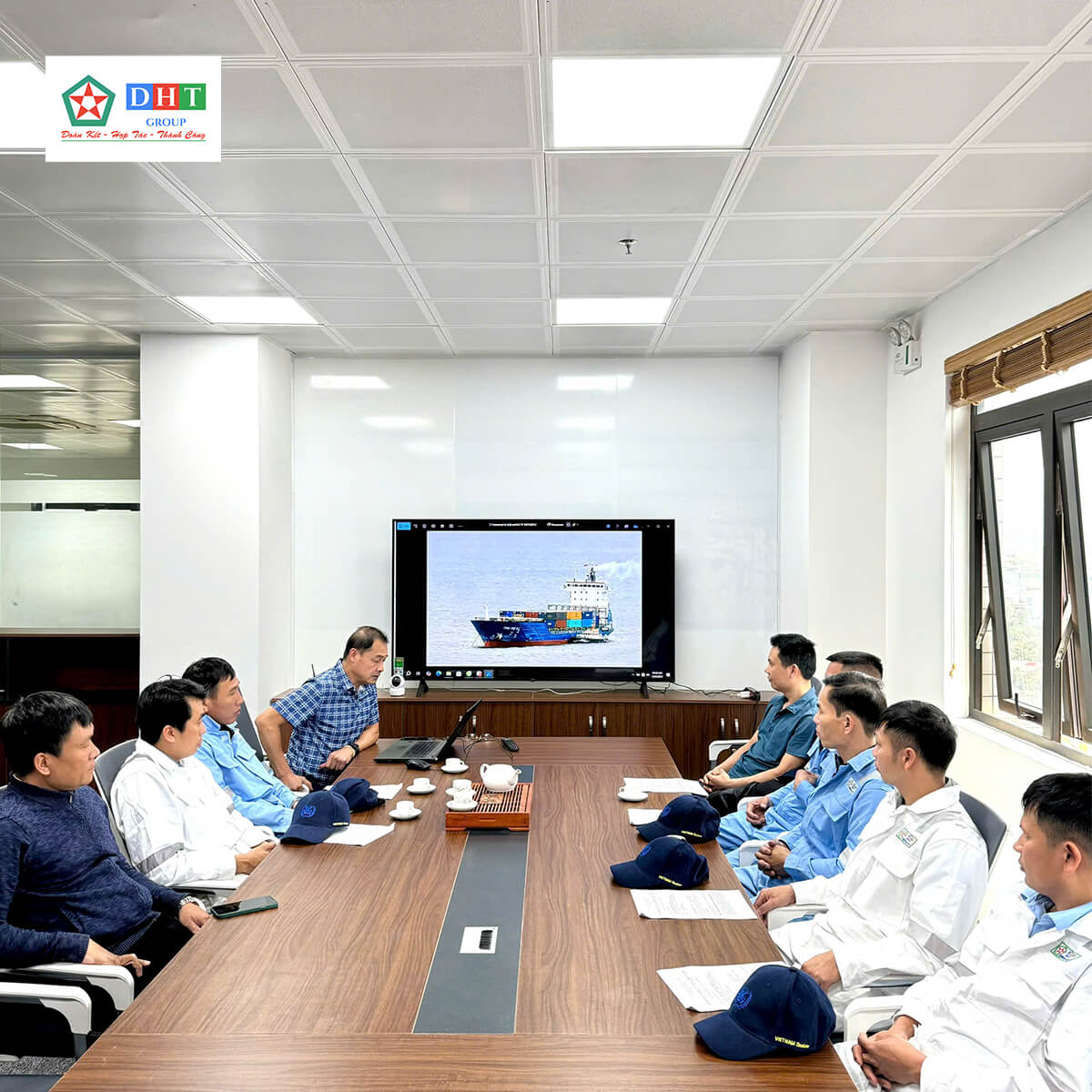 Training thuyền bộ trước khi nhập tàu